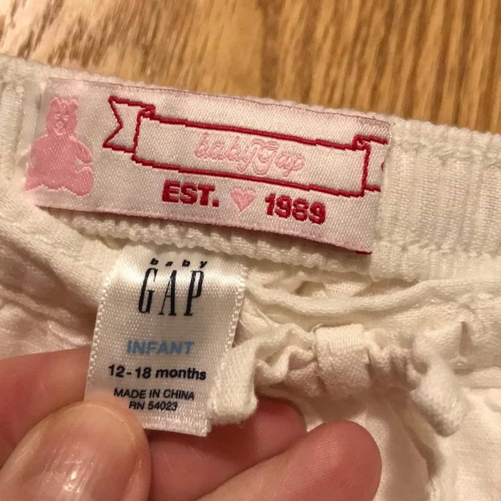 Baby Gap 12-18 months white cotton Muslin skirt embroidered red purple flowers